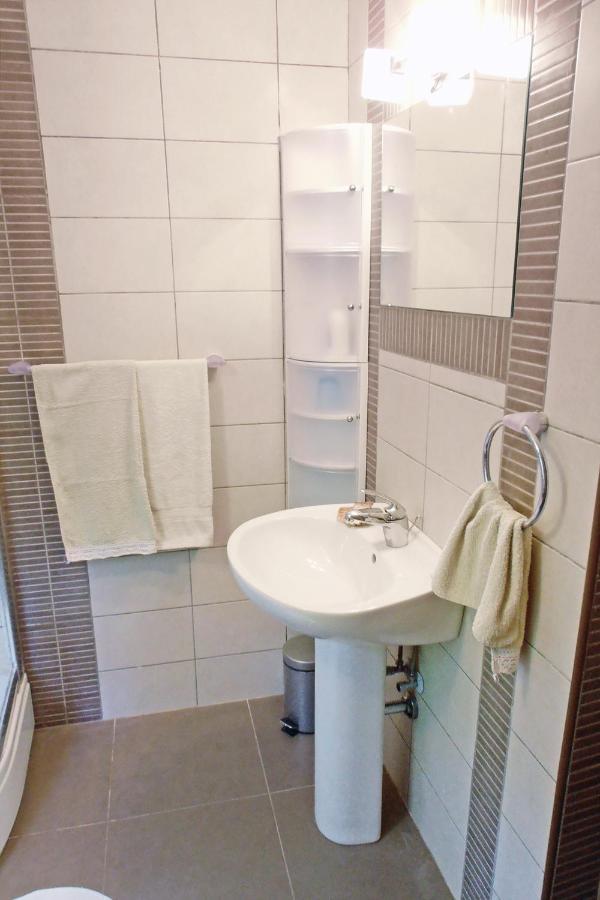 Apartments With A Parking Space Veli Losinj, Losinj - 8029 ภายนอก รูปภาพ